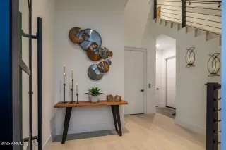 Photo #5: 6843572 Listing