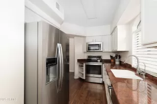 Photo #4: 6843759 Listing