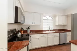 Photo #5: 6843759 Listing