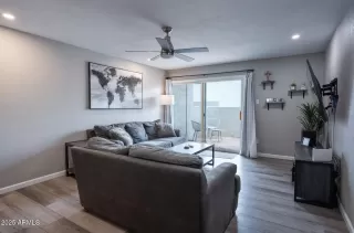 Photo #4: 6843994 Listing