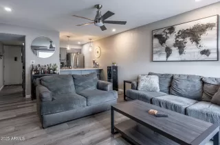 Photo #5: 6843994 Listing