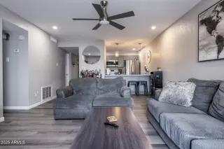 Photo #6: 6843994 Listing