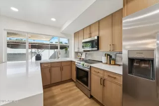 Photo #6: 6844220 Listing