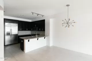 Photo #5: 6844245 Listing