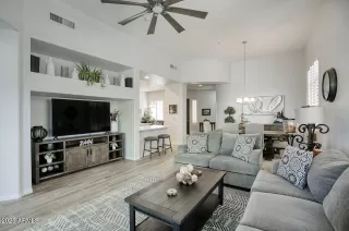 Photo #2: 6844297 Listing