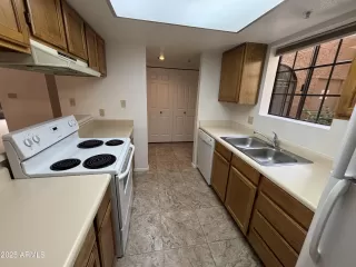 Photo #5: 6844328 Listing