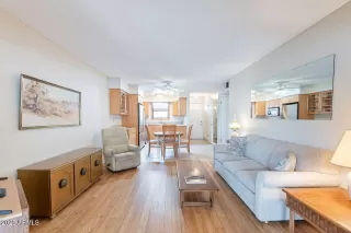 Photo #4: 6844574 Listing