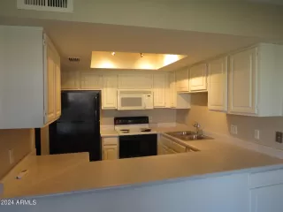 Photo #4: 6844912 Listing