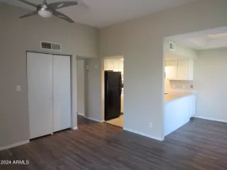 Photo #5: 6844912 Listing