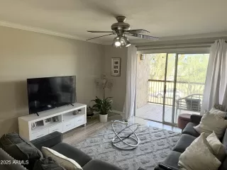 Photo #4: 6845425 Listing