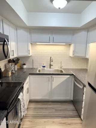 Photo #5: 6845425 Listing