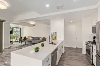 Photo #3: 6846139 Listing