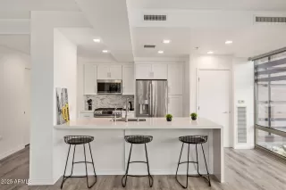 Photo #4: 6846139 Listing