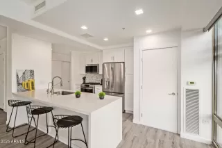 Photo #5: 6846139 Listing