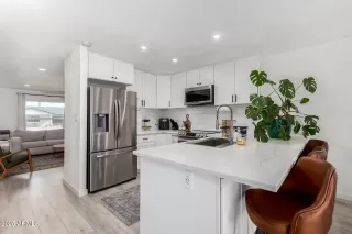 Photo #5: 6846643 Listing