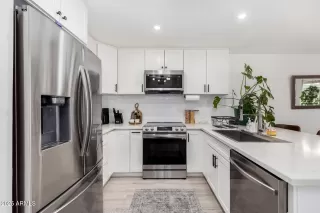 Photo #6: 6846643 Listing