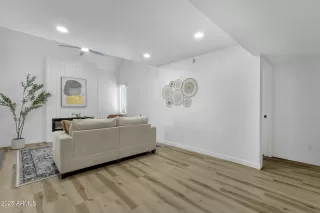 Photo #3: 6846779 Listing