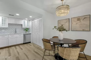Photo #5: 6846779 Listing