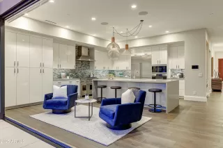 Photo #3: 6846953 Listing 