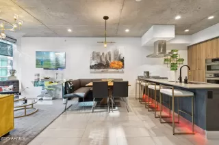 Photo #6: 6847189 Listing 