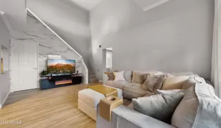 Photo #1: 6847258 Listing