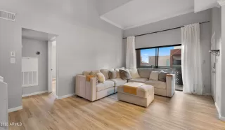 Photo #2: 6847258 Listing