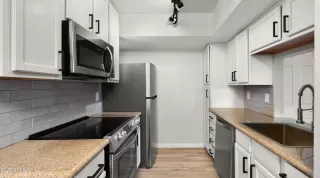 Photo #4: 6847258 Listing