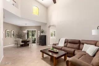 Photo #2: 6847633 Listing
