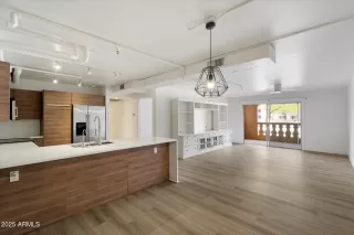 Photo #5: 6847714 Listing