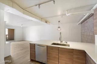 Photo #6: 6847714 Listing