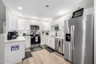 Photo #6: 6847918 Listing 