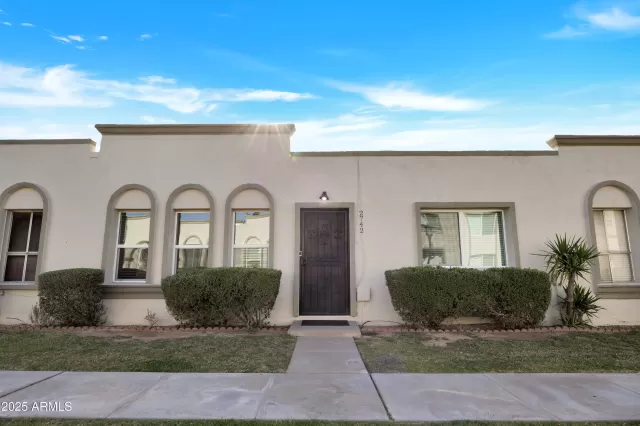 MLS: 6847965 Condo For Sale