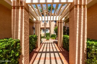 Photo #5: 6848149 Listing