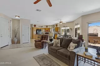 Photo #6: 6848231 Listing