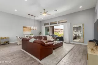 Photo #2: 6848570 Listing 