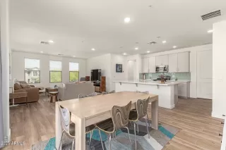 Photo #6: 6848701 Listing 