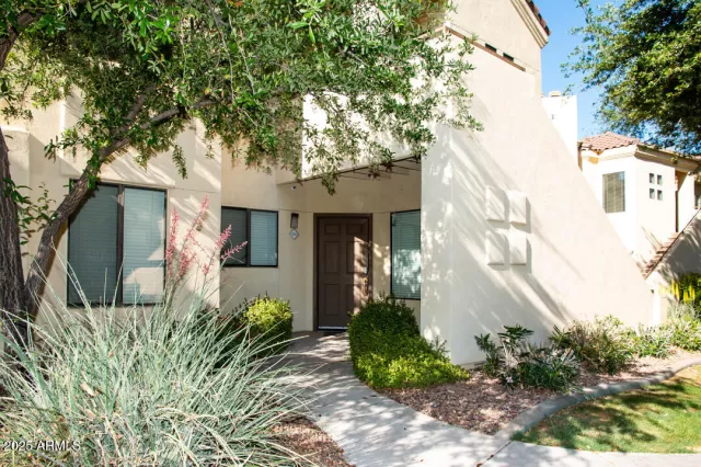 MLS: 6848719 Condo For Sale