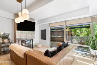 Photo #5: 6849117 Listing 