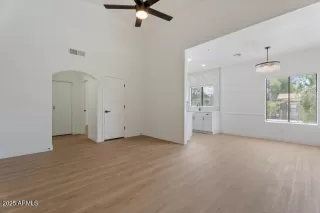 Photo #5: 6849766 Listing