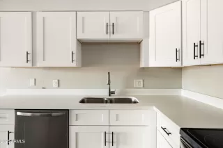 Photo #3: 6849917 Listing 