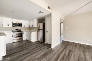 Photo #5: 6849917 Listing 