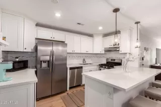 More Details about MLS # 6850039 : 4950 N MILLER ROAD#200