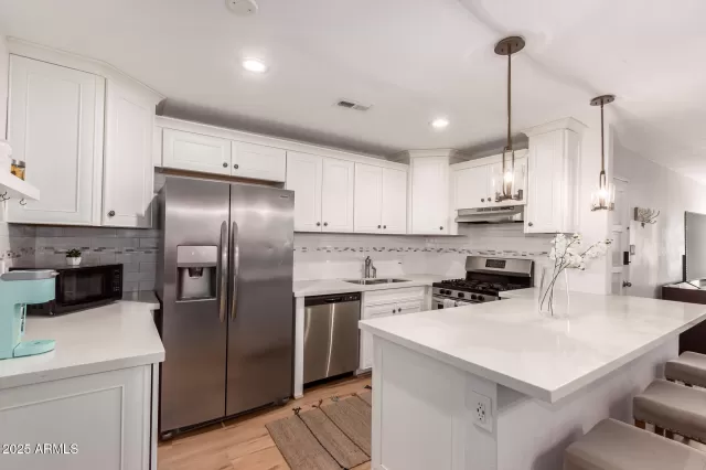 MLS: 6850039 Condo For Sale