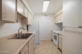 Photo #5: 6850141 Listing