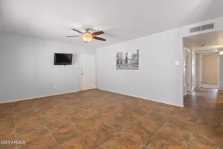 Photo #5: 6850241 Listing