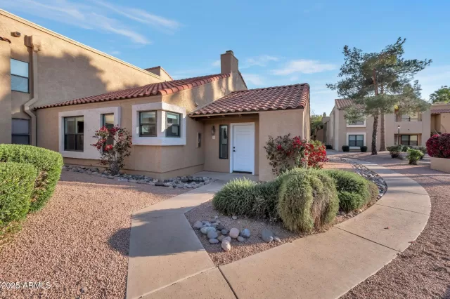 MLS: 6850252 Condo For Sale