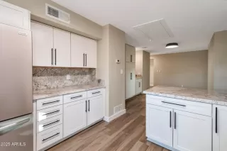 Photo #5: 6850252 Listing