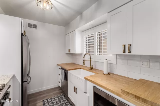 MLS: 6850490 Condo For Sale