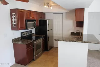 Photo #5: 6850614 Listing