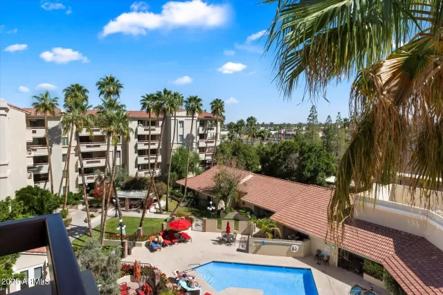 MLS: 6850776 Condo For Sale